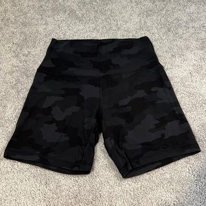 Lululemon Align High Rise Short 6” - Black Camo Size 6